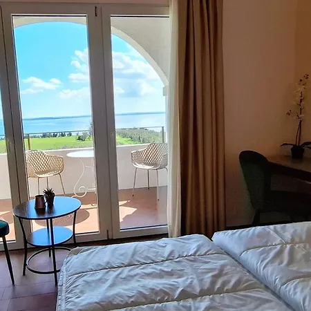 Couette-café La Kascina & 4*