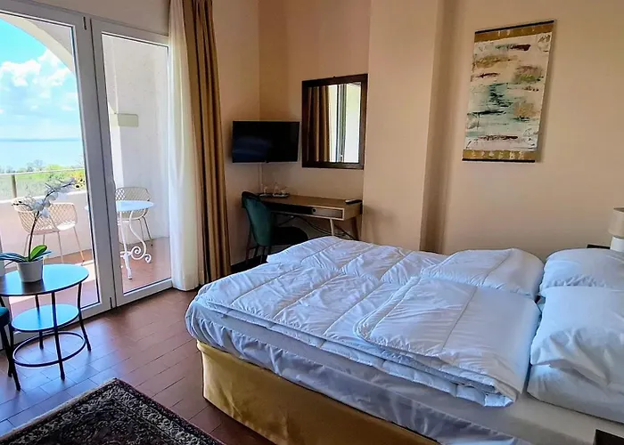 Couette-café La Kascina & 4*