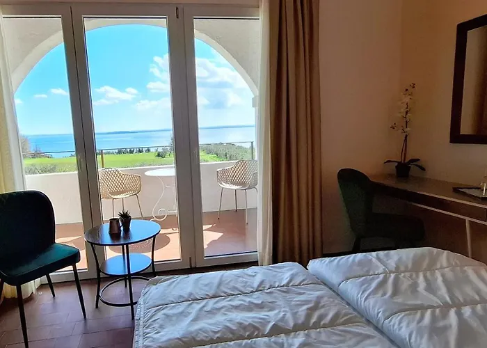 Couette-café La Kascina & 4*