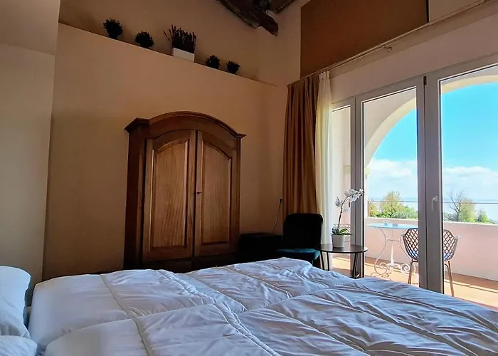 Couette-café La Kascina & 4*
